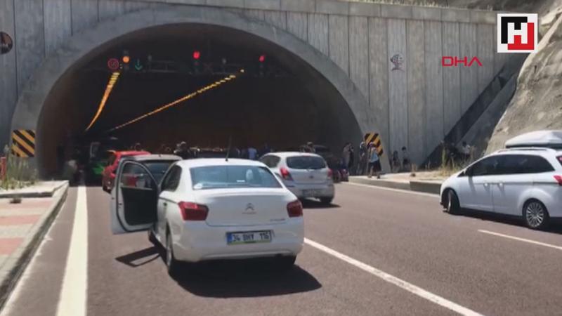 Orhangazi Tüneli'nde araç yandı trafik durdu