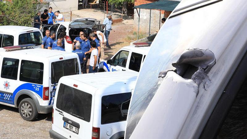Antalya'da iki grup, hastane önünde birbirine ateş etti