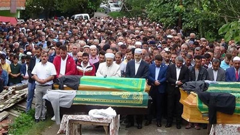 Baraja devrilen araçta ölen 4 kişinin cenazeleri defnedildi