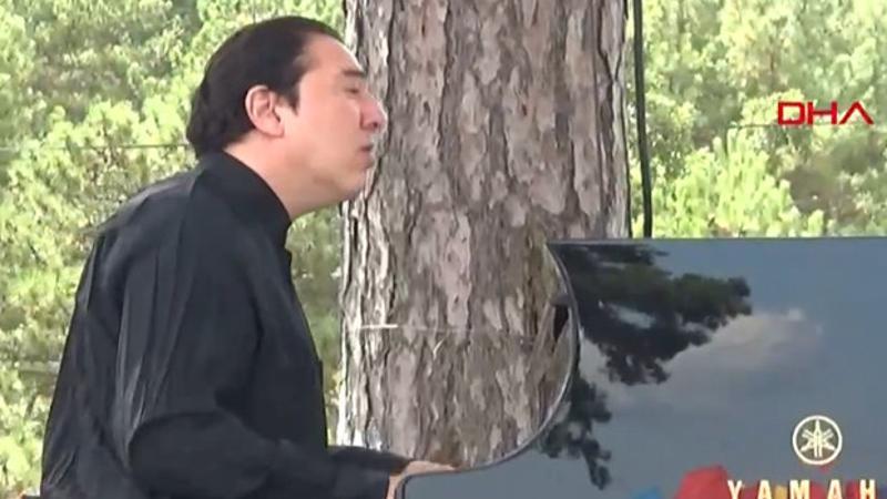 Turkish pianist Say performs against gold mine deforestation in Kaz Mountains