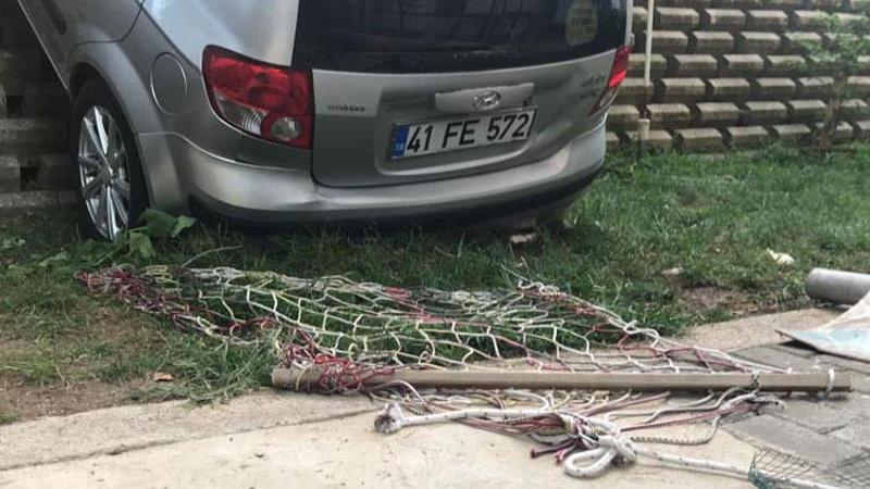 Hamakta sallanan çocuğun üzerine otomobil düştü