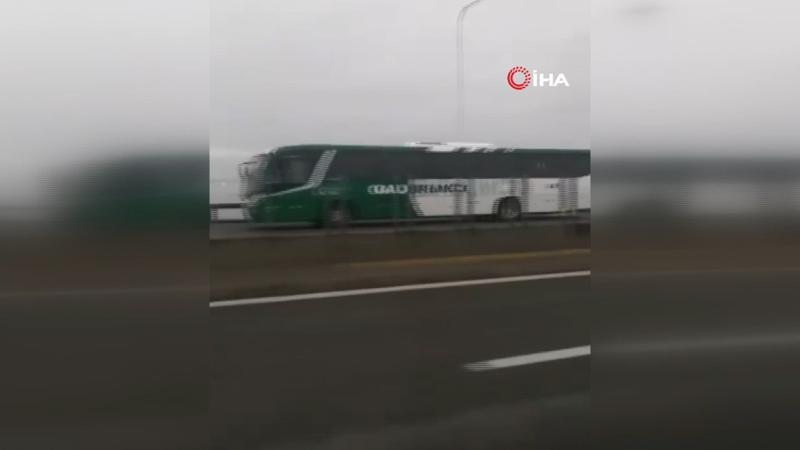 Brezilya’da silahlı bir kişi 32 yolcuyu rehin aldı