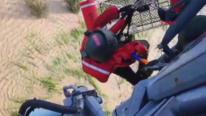 Terme'de selde mahsur kalan 17 kişi helikopterle tahliye edildi