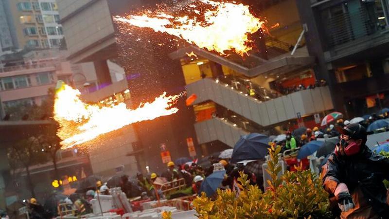 Hong Kong'daki protestolarda polis müdahalesi