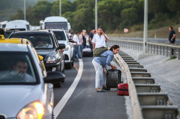 Ä°stanbul HavalimanÄ± yolunda trafik kazasÄ±