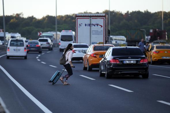 Ä°stanbul HavalimanÄ± yolunda trafik kazasÄ±