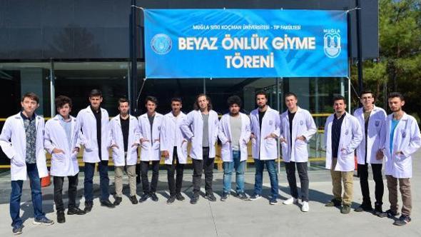 MSKU tıp fakültesi öÄrencileri beyaz önlük giydi ile ilgili görsel sonucu