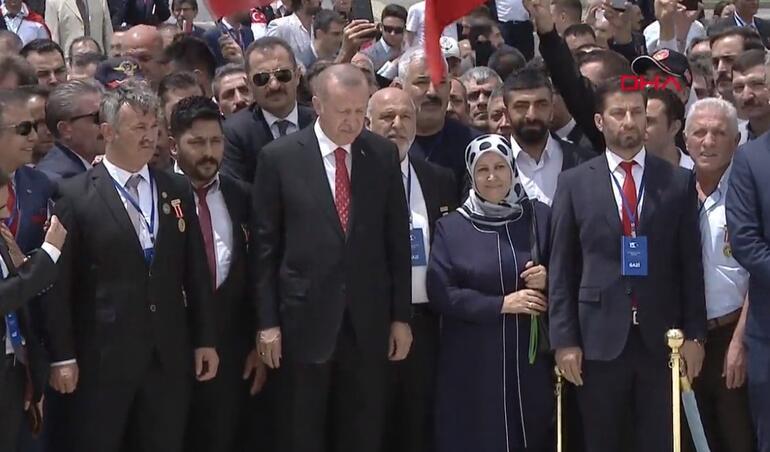 15 Temmuz için ilk tören… Cumhurbaşkanı Erdoğan çiçek bıraktı