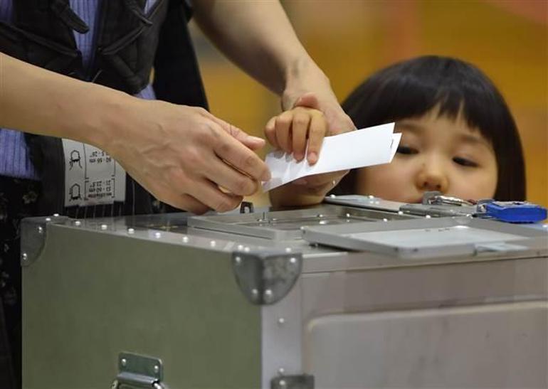 Japonya’da Abe'nin iktidar koalisyonu kazandı