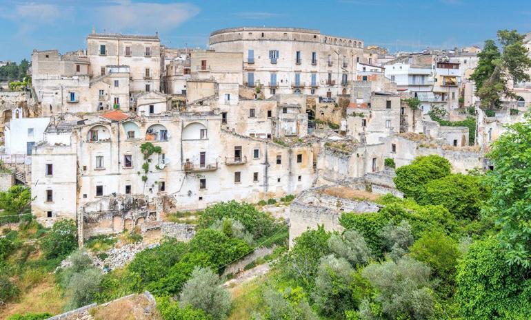 İtalyan kasabası Gravina in Puglia’da James Bond rüzgârı