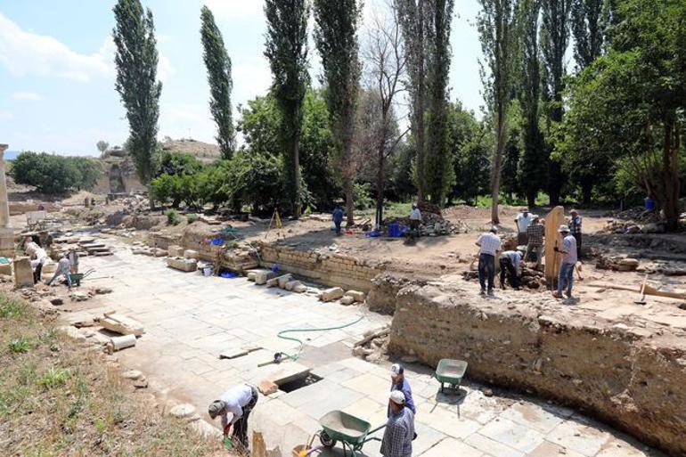 Afrodisyas'ın İstiklal Caddesi gün yüzüne çıkarılıyor