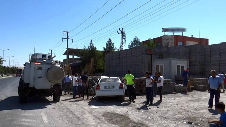 Makas atan otomobilden korkunÃ§ kaza: Baba Ã¶ldÃ¼, oÄlu yaralÄ±