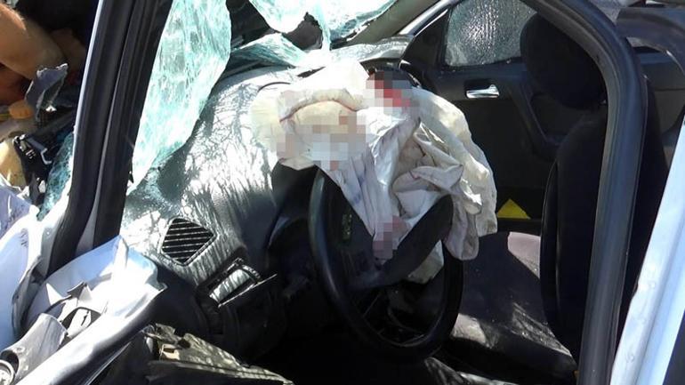 Makas atan otomobilden korkunÃ§ kaza: Baba Ã¶ldÃ¼, oÄlu yaralÄ±