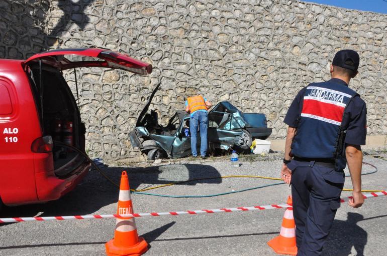 Feci kaza 10 metrelik Ã¼st geÃ§itten uÃ§tu