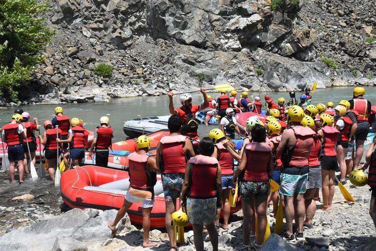 Dalaman Çayı'nda rafting heyecanı turistleri cezbediyor