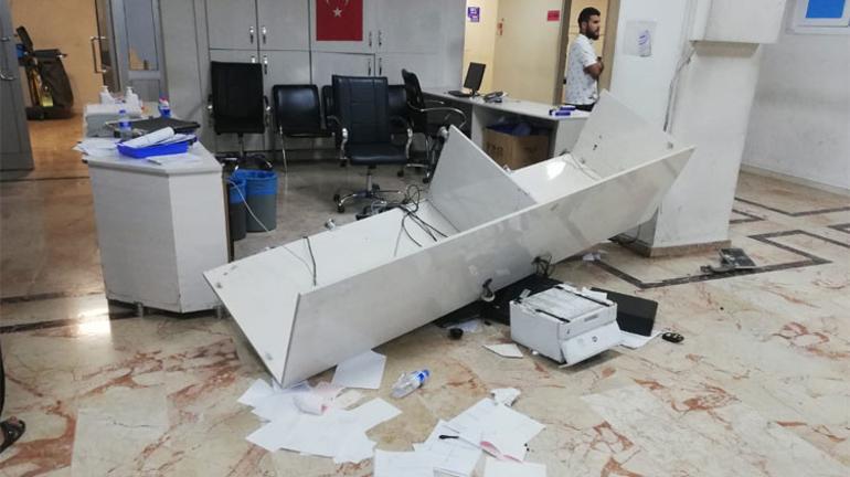 Gaziantepte Åoke eden olay Doktora saldÄ±rdÄ±, hastaneyi daÄÄ±ttÄ±...