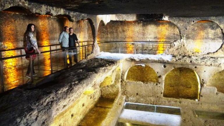 Mardin'de sergilenen bin 500 yıllık toplu mezarlık