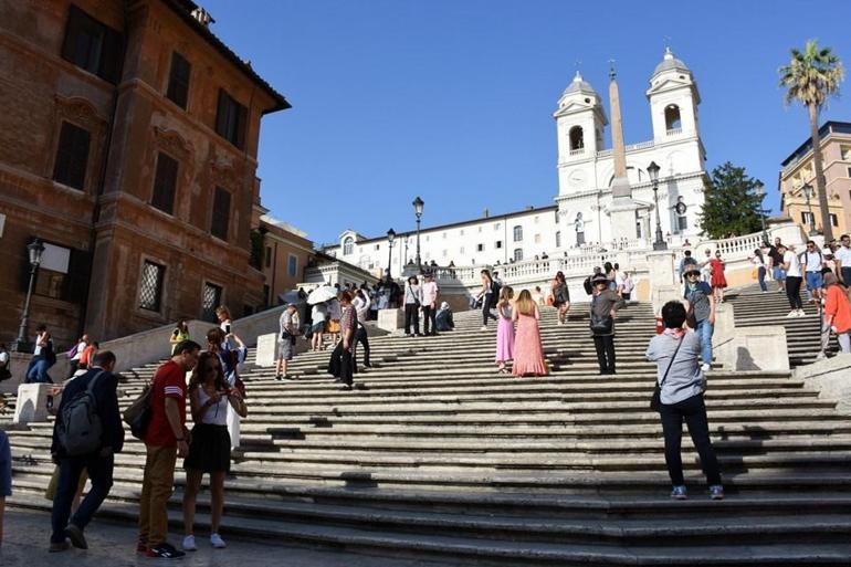 Roma'da İspanyol Merdivenleri'ne oturma yasağı