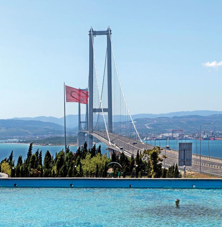 İstanbul il sınırından İzmir il sınırına kronometre tuttuk 3 saat 35 dakika ve 479.10 lira