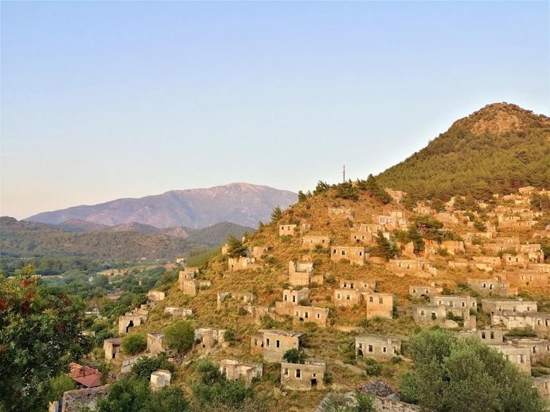 Türkiye’nin en zanaatkar köyü: Kayaköy  