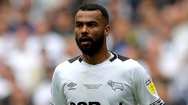 Ashley Cole futbolu bıraktığını açıkladı!