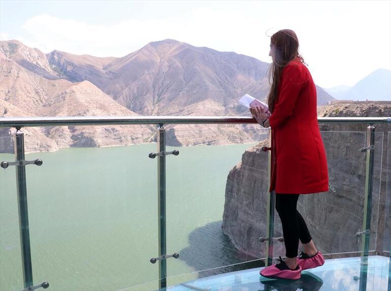 Türkiye'nin en uzun cam terası adrenalin tutkunlarını cezbediyor