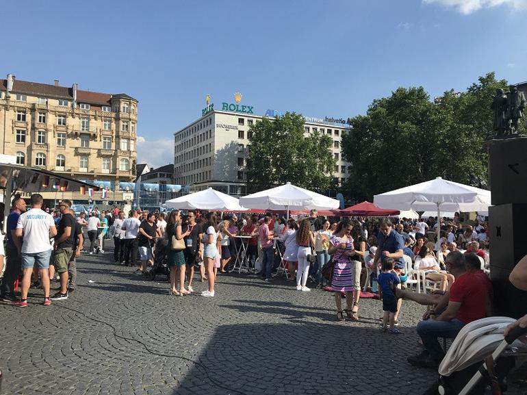 Nehir kıyısında modern bir şehir: Frankfurt