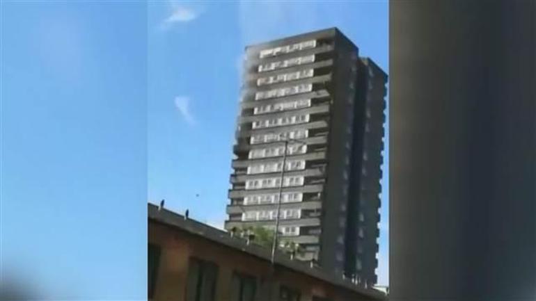 Londra’da 24 katlı apartmanda yangın