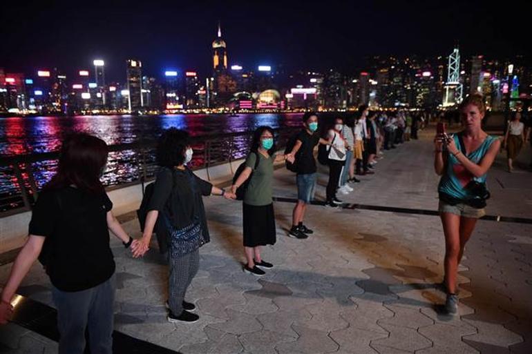 Hong Kong’da Çin’e karşı insan zinciri