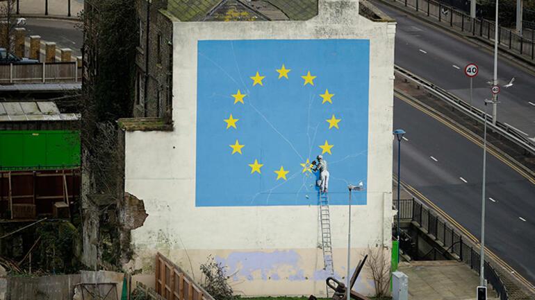 Banksy'nin Brexit duvar resmi bir gecede ortadan kayboldu