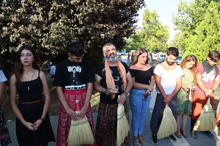 KadÄ±na yÃ¶nelik Åiddeti etek giyerek protesto ettiler