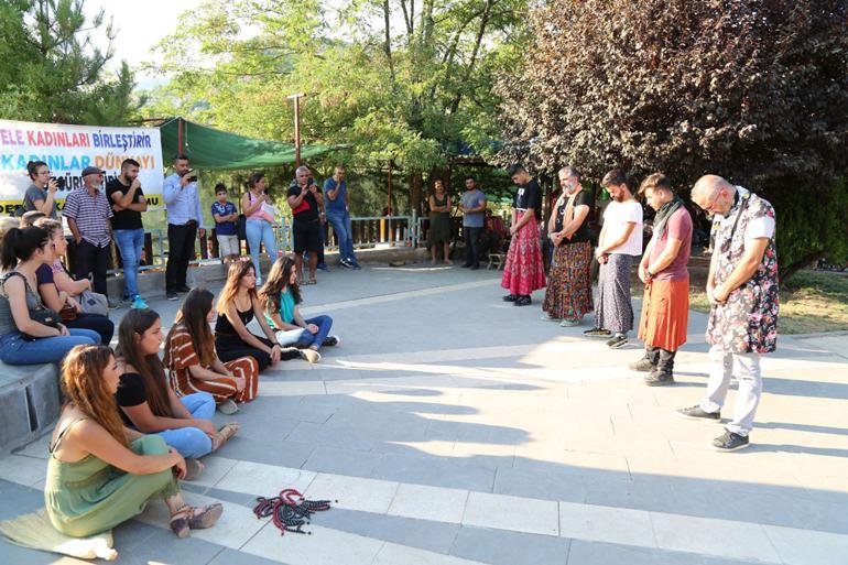 Kadına yönelik şiddeti etek giyerek protesto ettiler